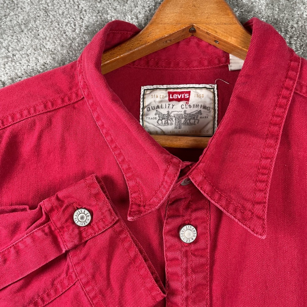 Vintage Levi's Button Down Shirt Mens XL Red Long Sleeve Cotton Metal button